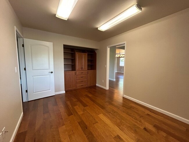 Building Photo - 329 Oak Leaf Cir
