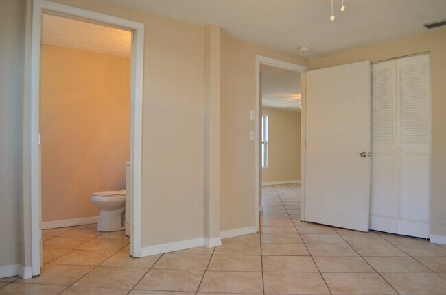 Building Photo - Beautiful 3 bedroom / 2 bath available!
