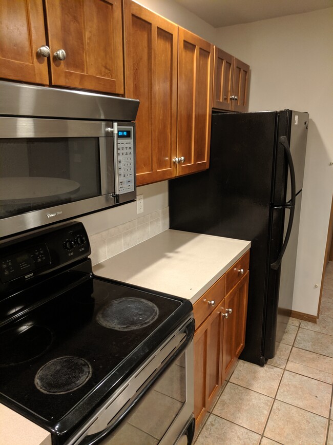 Kitchen - 2405 Stadium Pl