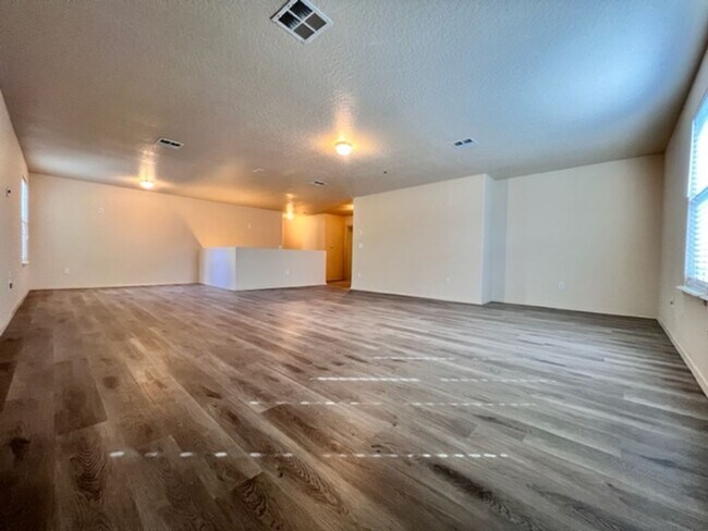 Building Photo - 4448 N Heritage Wds Wy