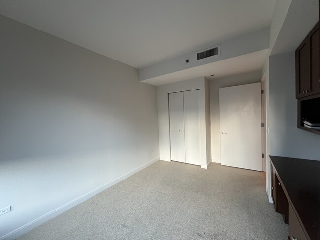 Building Photo - 60 E Monroe St