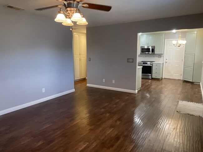 Building Photo - 9658 Gruwell Way