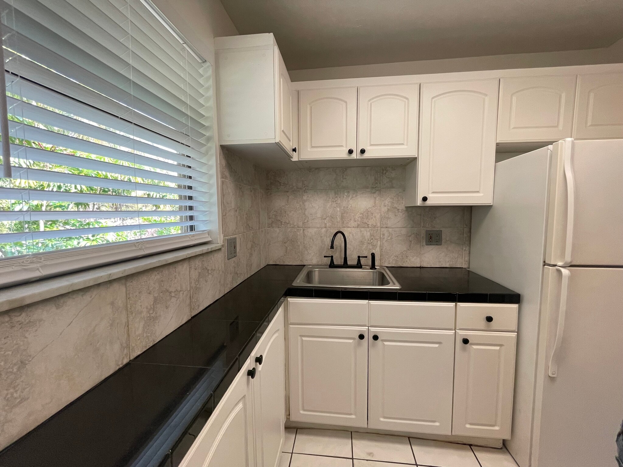 Building Photo - 6030 SW 32nd St