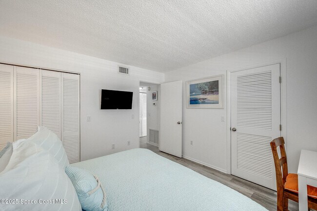 Building Photo - 1465 Jimmy Buffett Mem Hwy