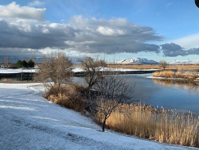 Building Photo - 976 1925 W