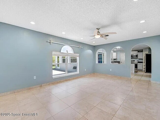 Building Photo - 2240 Spring Creek Cir