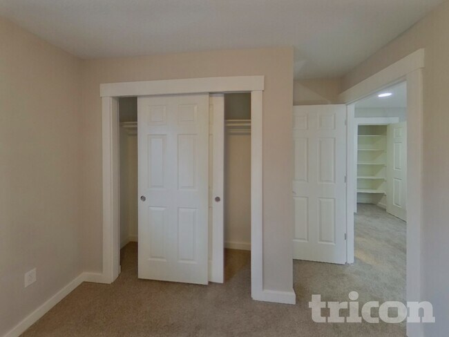 Building Photo - 2525 W 10th St