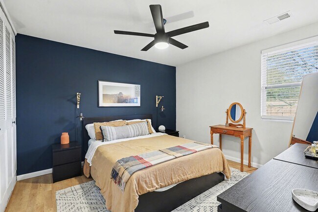 Building Photo - Now available—this beautifully renovated 3-bedroom, 1-bath home