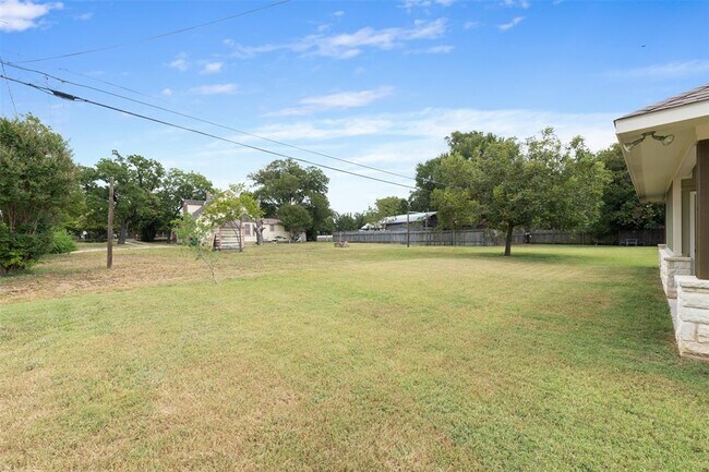 Building Photo - 1215 Sherrard St