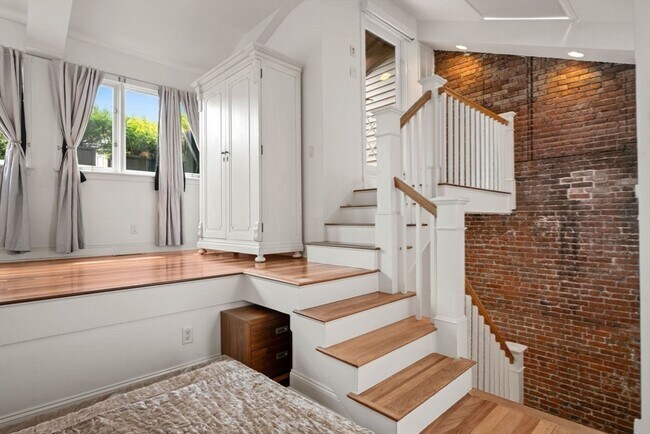 Building Photo - 261 Commonwealth Ave