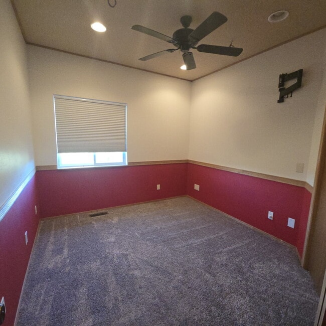 Building Photo - VIEWS!