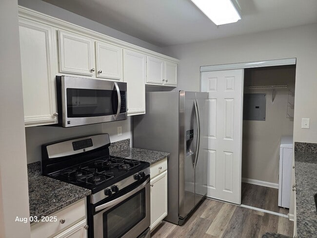 Building Photo - Beautiful 2 Bed 2 Bath Condo With Patio In...