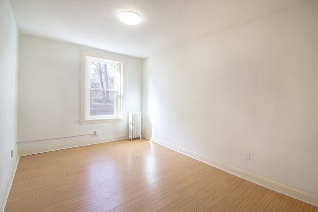 Building Photo - 423 Biddle Ave