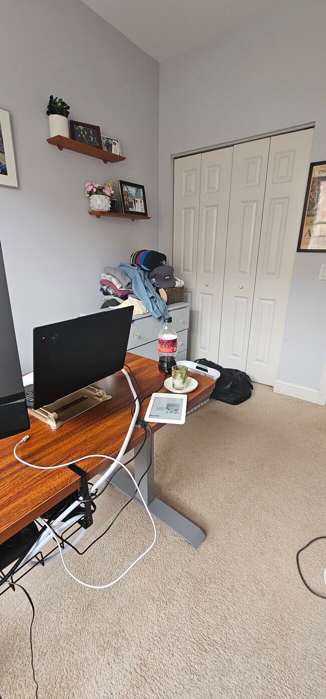 Building Photo - 2330 W St Paul Ave