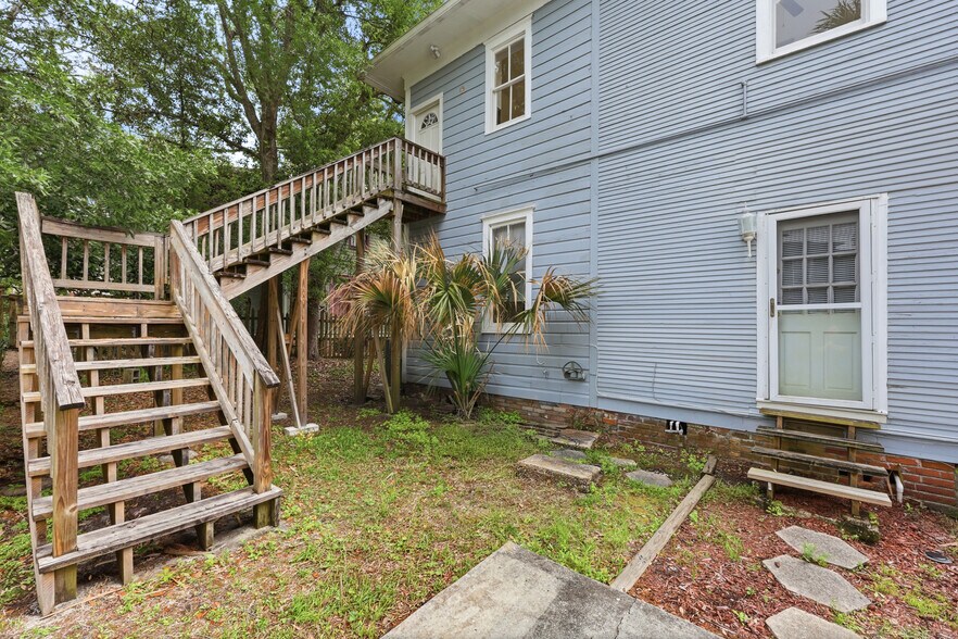 Back stairs - 2253 Herschel St