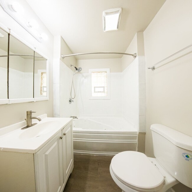 Building Photo - 3 Bedroom 1 Bathroom with Bonus Room