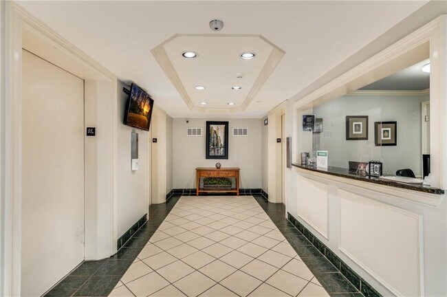 Building Photo - 2479 Peachtree Rd