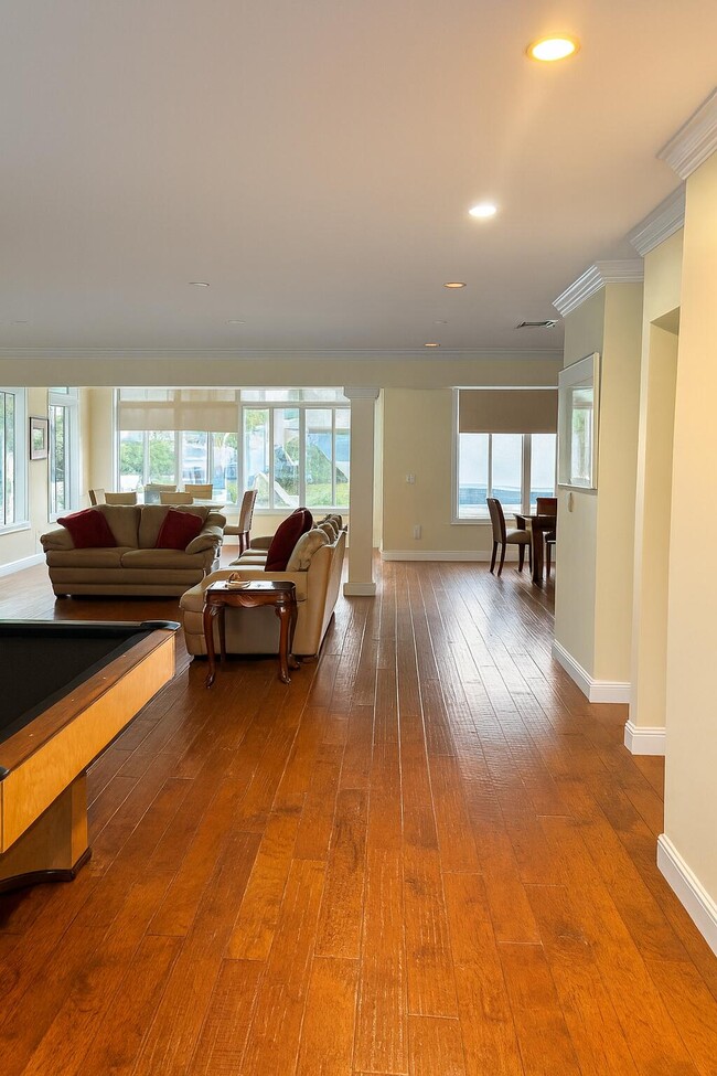 Building Photo - 810 Bamboo Ln
