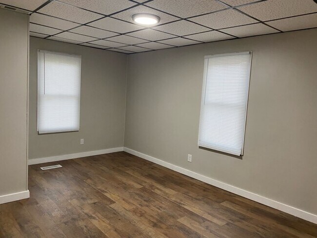 Building Photo - 1220 E 2nd St