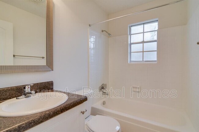 Building Photo - 2905 Arrowhead Dr