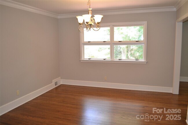 Building Photo - 3313 Woodwardia Dr