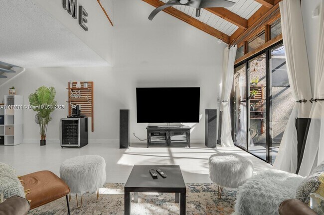 Building Photo - 1281 W Fairway Rd