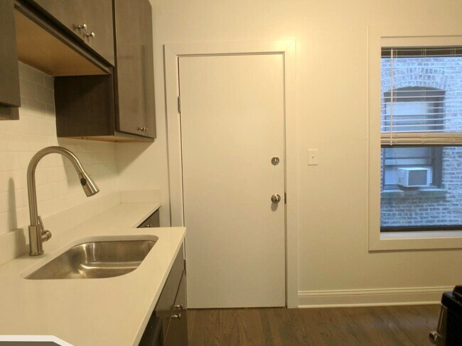 Building Photo - 2645 N Spaulding Ave