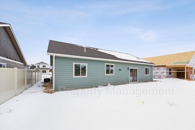 Building Photo - 4046 Snowberry Ave
