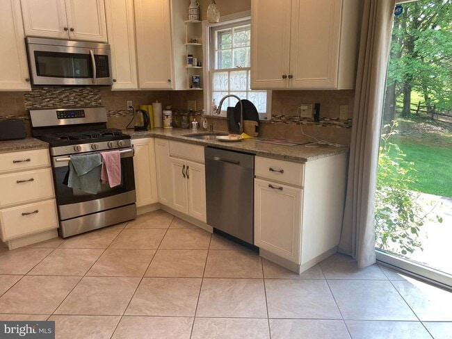 Building Photo - 947 Farm Haven Dr