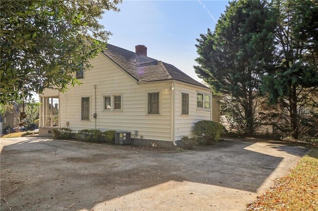 Building Photo - 2649 Jefferson Terrace