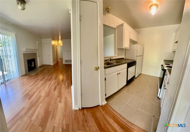 Building Photo - 107 Axis Deer Trail
