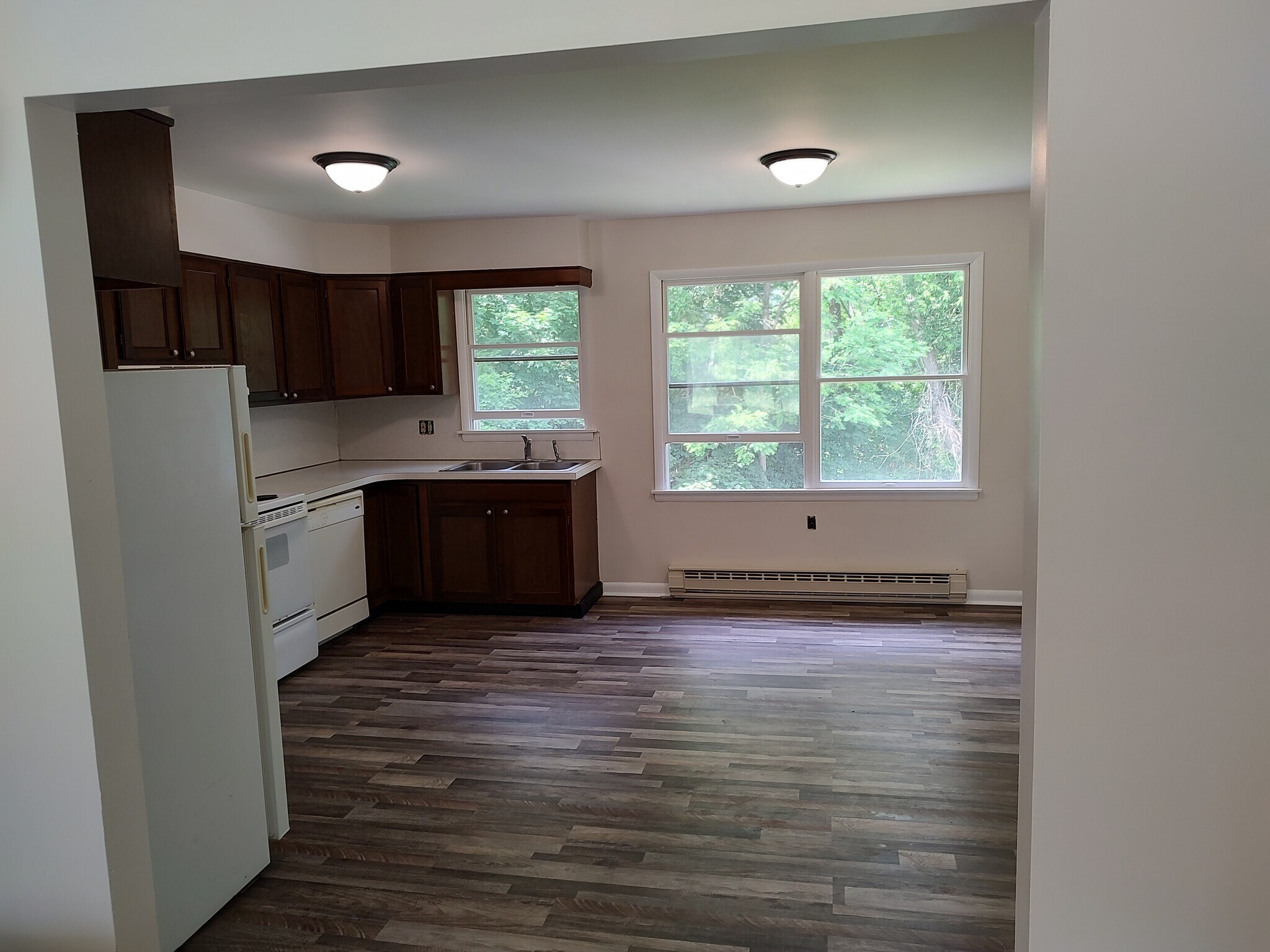 Building Photo - 100 1/2 W High St