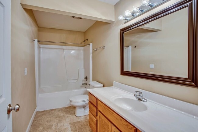 Building Photo - Beautiful Prairie Fields Townhouse — 3 Bed / 2.5 Bath + Loft