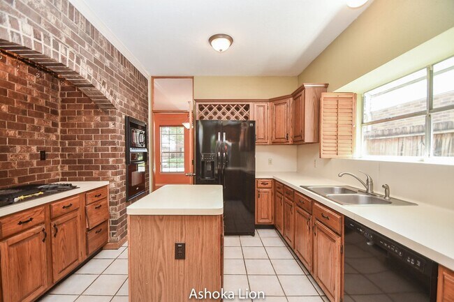 Building Photo - Gorgeously designed home with 4 bedrooms and 2.5 baths. A must see!