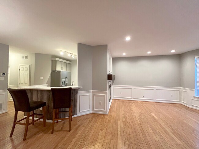 Building Photo - 305 Dresher Woods Dr