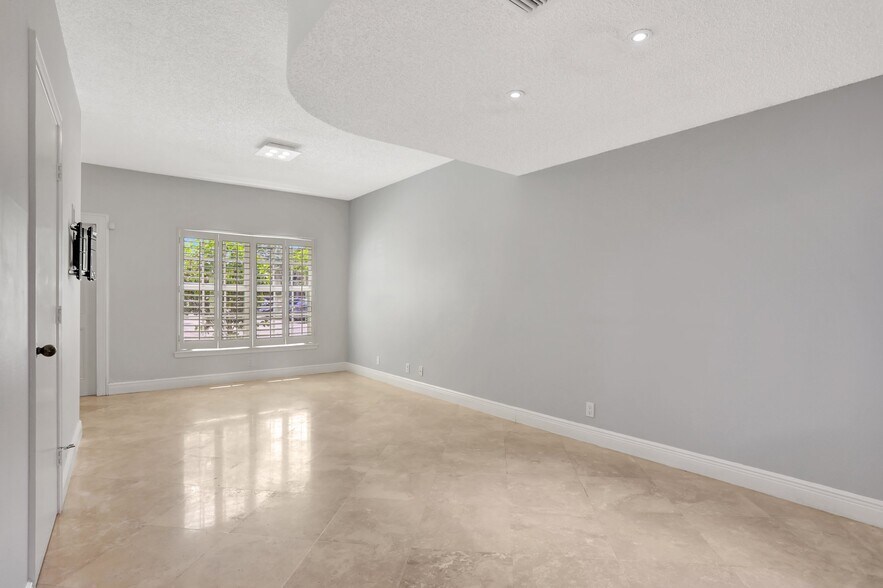 Building Photo - 3392 Cabaret Ln