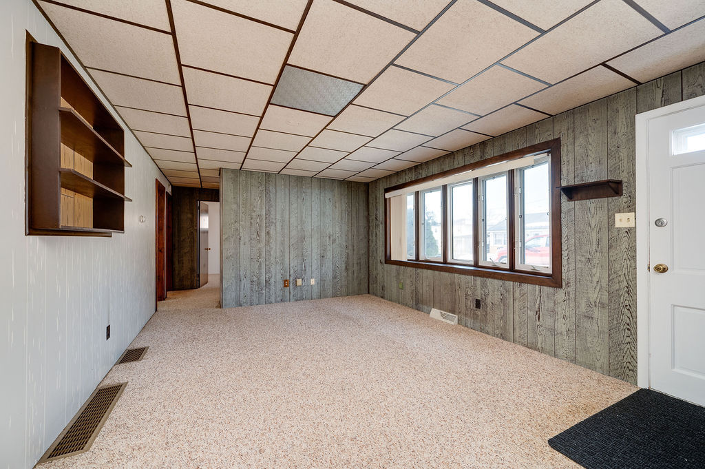 Building Photo - 7 Helen Ln