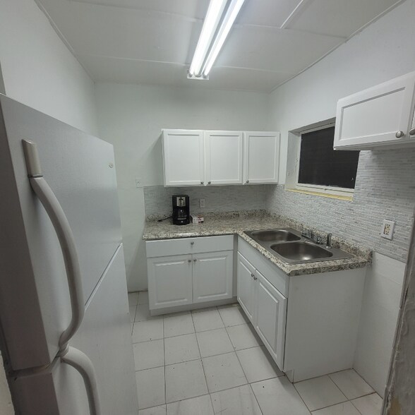 Building Photo - 1068 NW 31st St