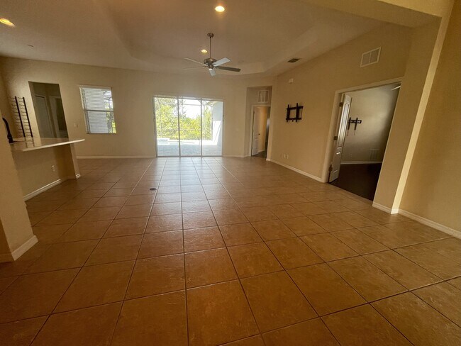 Building Photo - 4726 Claremont Park Dr