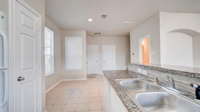 Building Photo - 8743 Thistlemoor Ln