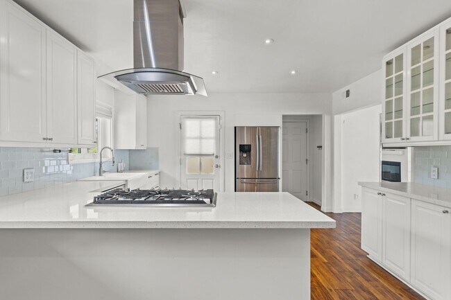 Building Photo - UPGRADED SOUTH OF THE BOULEVARD HOME WITH HUGE BACKYARD!