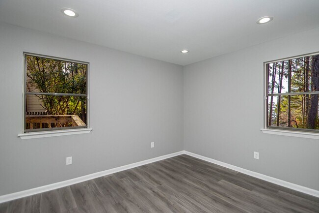 Building Photo - 20 Laver Cir