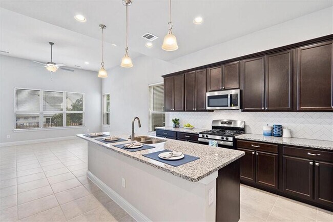 Building Photo - 600 C-Bar Ranch Trl