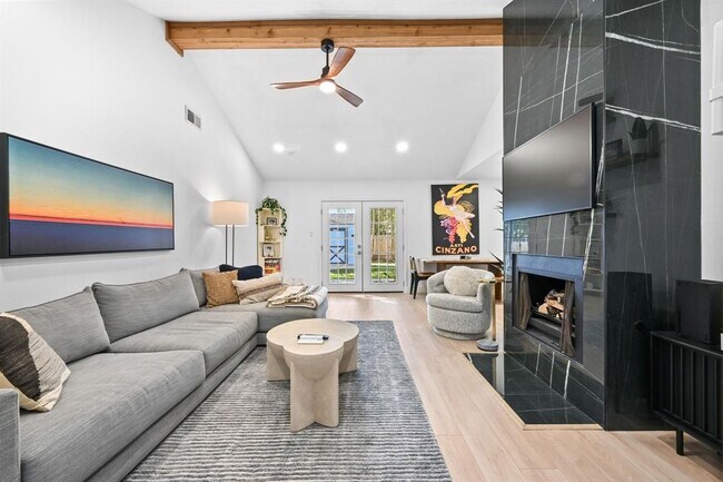 Building Photo - 805 Huntingdon Pl