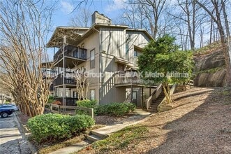 Building Photo - 2701 Cumberland Ct SE