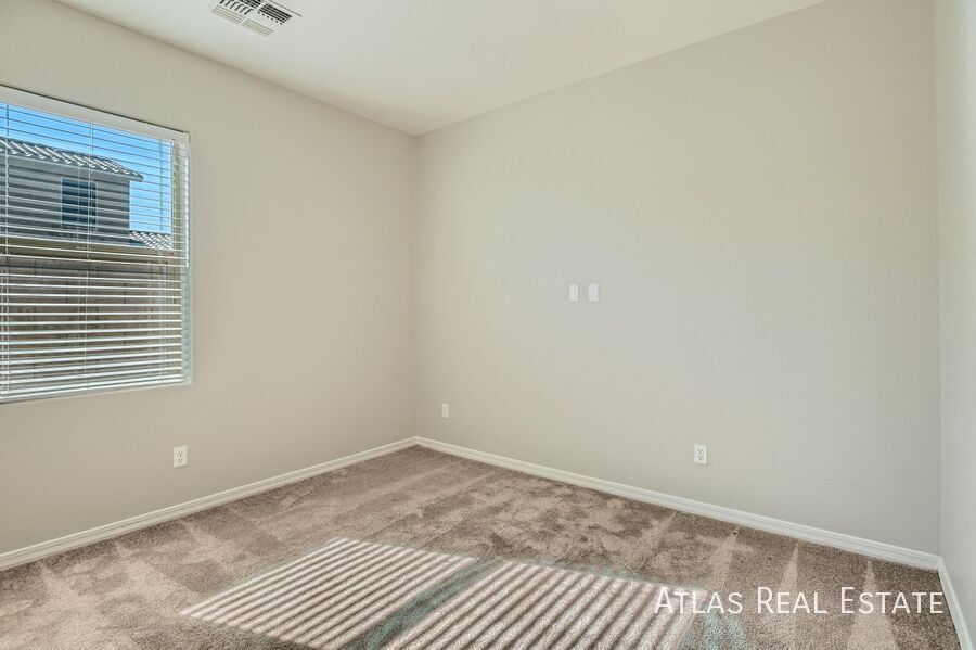 Building Photo - 970 W Deoni Trail
