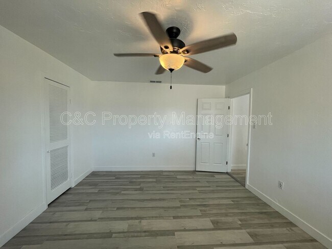 Building Photo - 1410 Cottonwood Ave