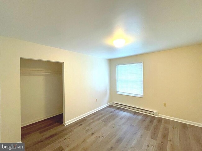 Building Photo - 490 Coster Rd