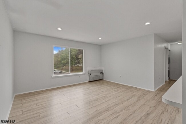 Building Photo - 37 Eton Way