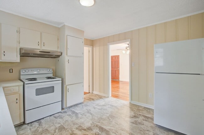Building Photo - Welcome To West Circle Dr